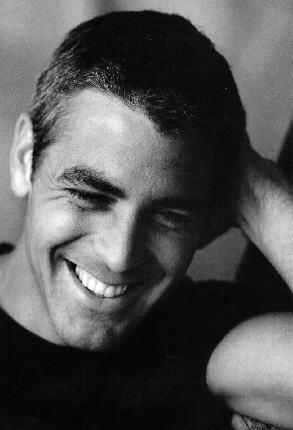 George Clooney 2 Loading...