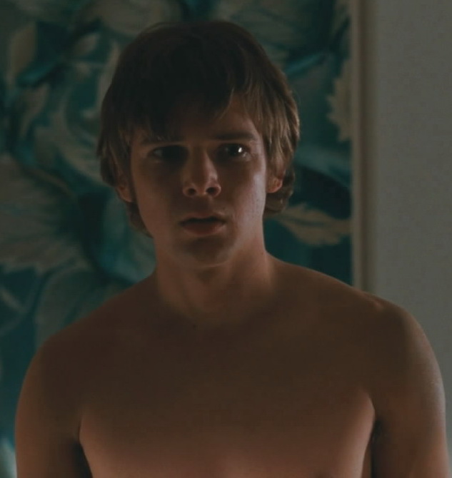 Max Thieriot nude