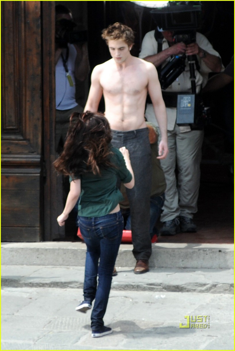 Robert Pattinson 23 Loading...