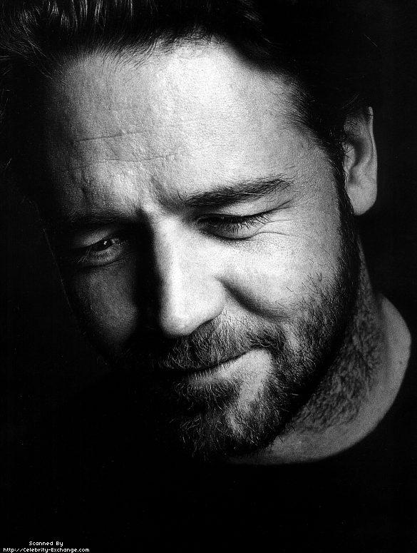 Russell Crowe 2 Loading...