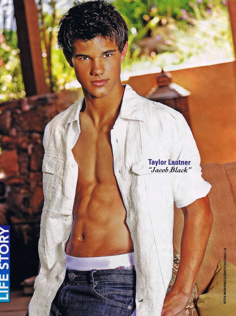 Taylor Lautner 7 Loading...